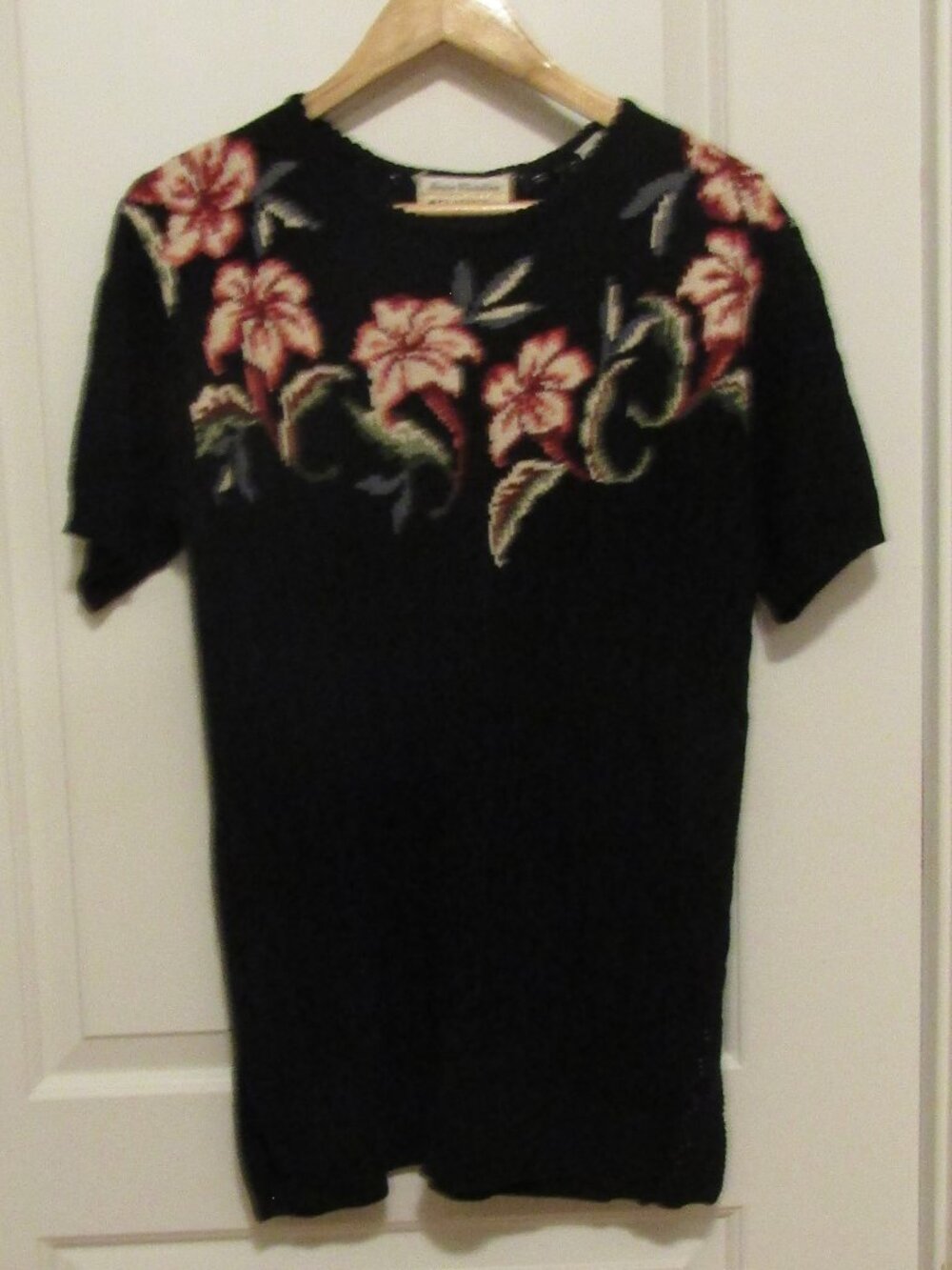 Beautiful Vintage MARISA CHRISTINA FLORAL KNIT SWEATER Size S Relaxed Fit/Long